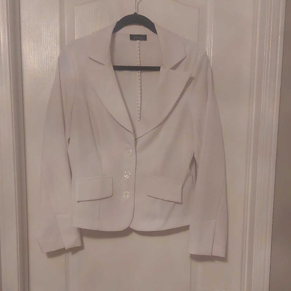 Snap White Tailored Blazer with Notched Lapels